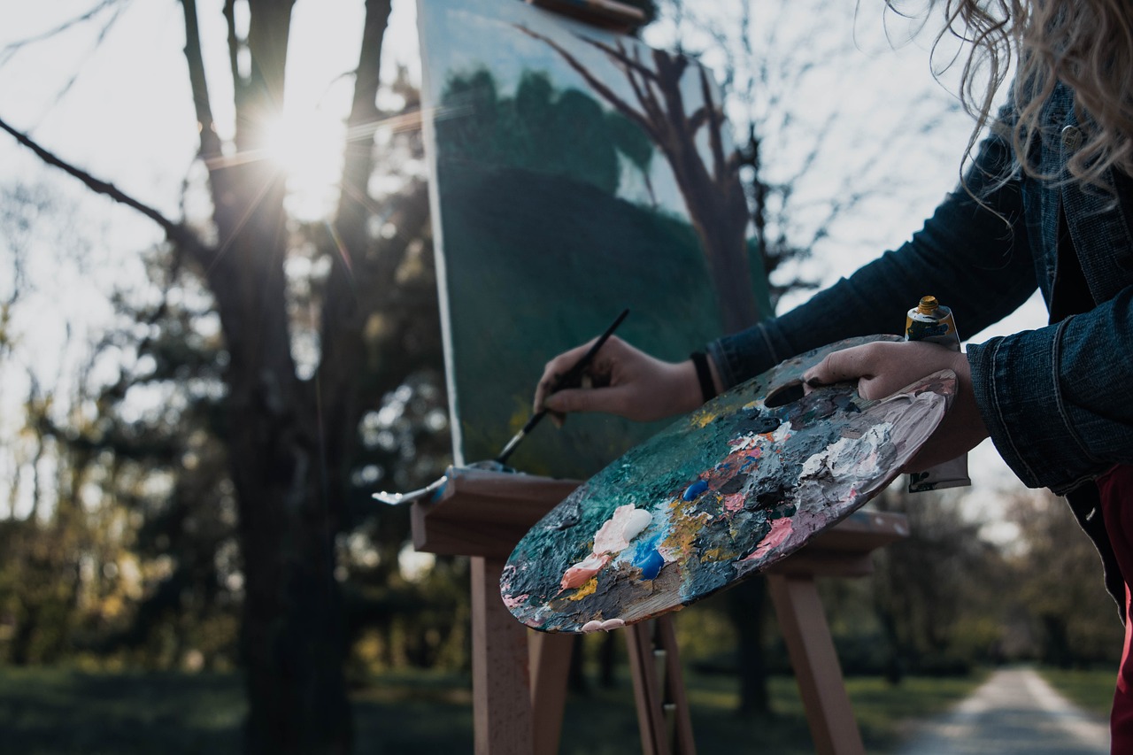 How to Paint Night Scenes: Techniques and Tips